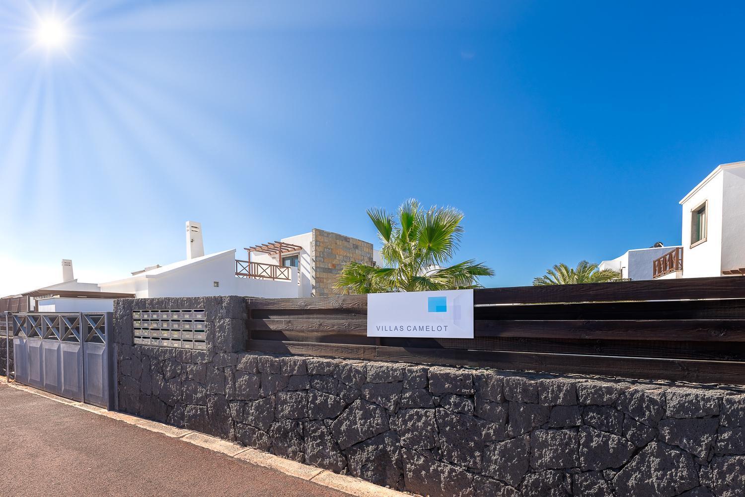 Camelot Holiday Homes By Livvo Playa Blanca  Ngoại thất bức ảnh